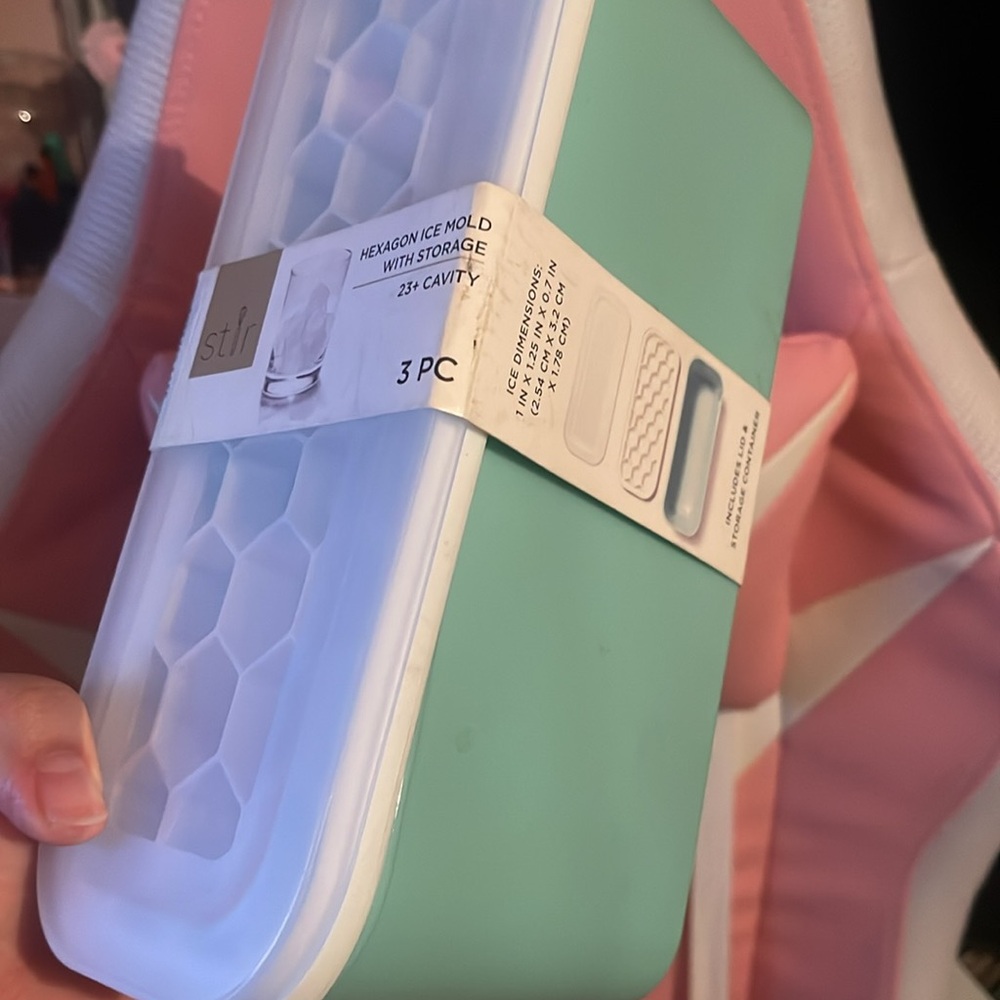 Stir Hexagon Ice Mold with Storage